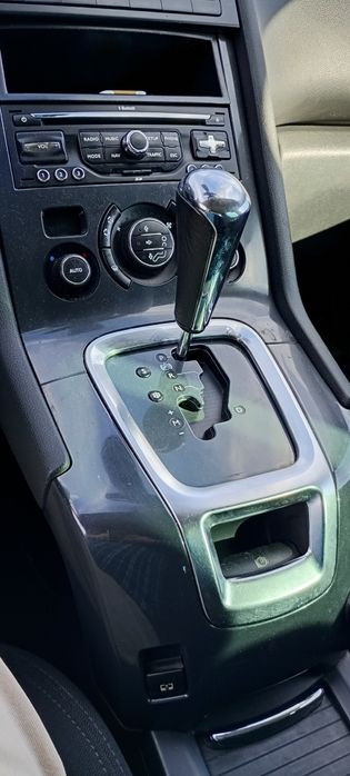 Vând Peugeot 5008 an.2012