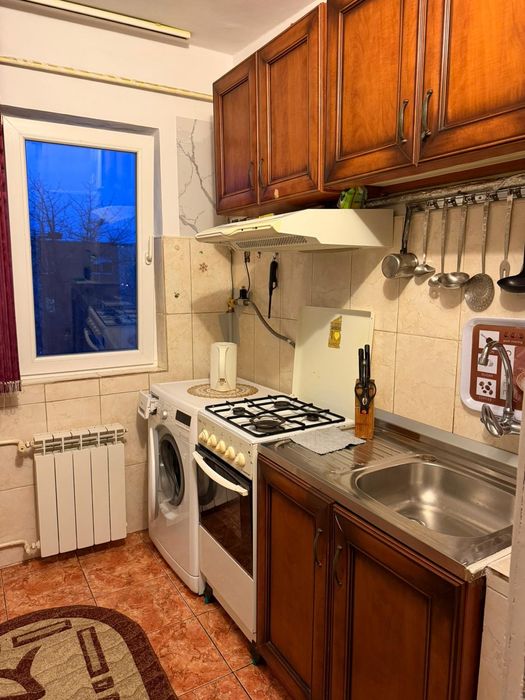 Închiriez apartament 2 camere Ploiesti Vest