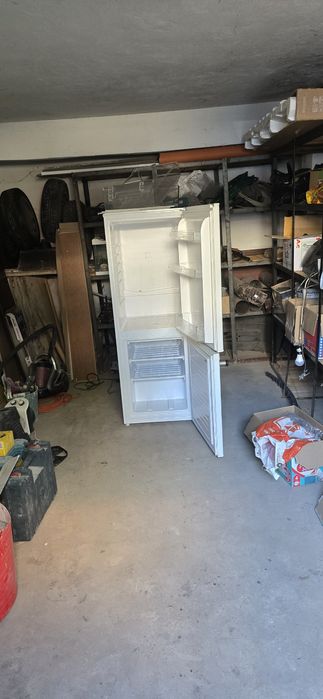 Хладилник със фризер