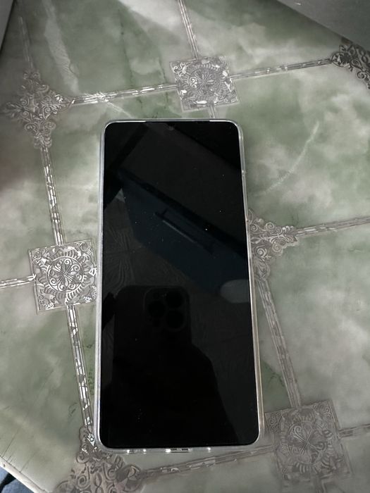 Продам новый  телефон