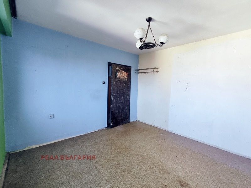 Продава се Двустаен апартамент в Русе, Център - 62 кв.м за 982 €/кв.м - Снимка #2