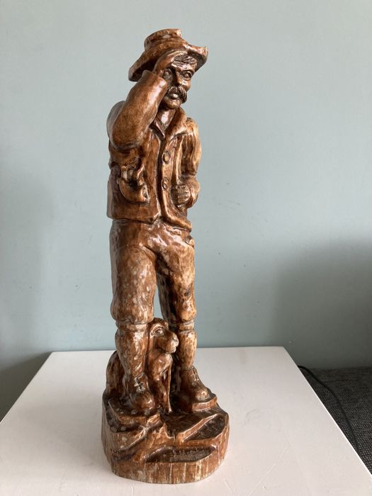 Дървена фигура на ловец