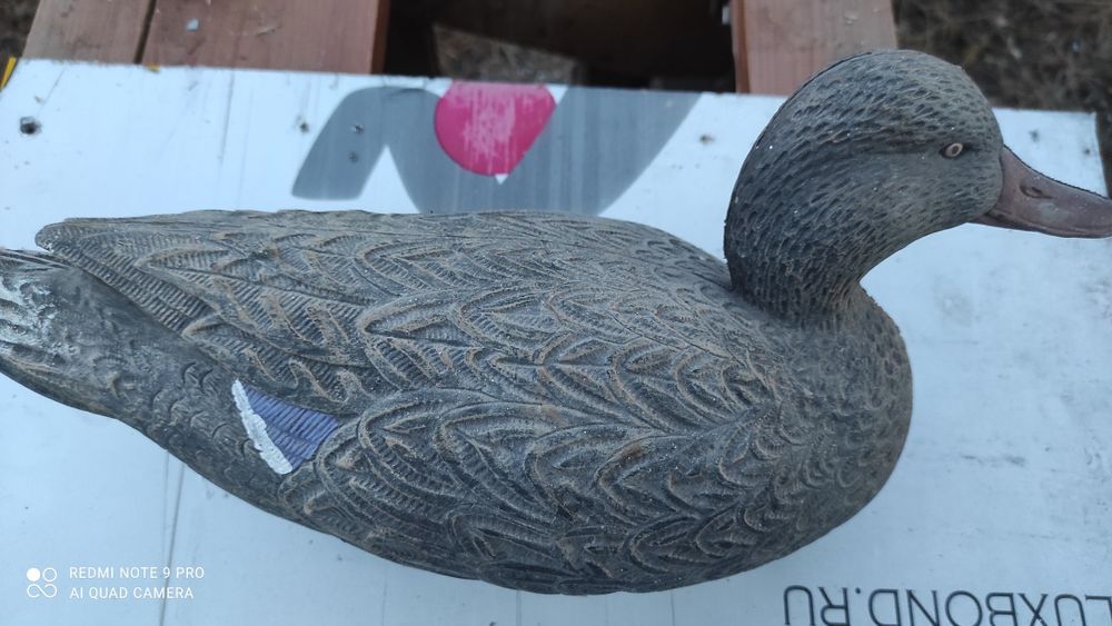 Утка пластмассовая.