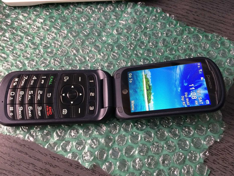 Telefon cu clapeta Pantech Breeze IV functional.Raritate in Romania.