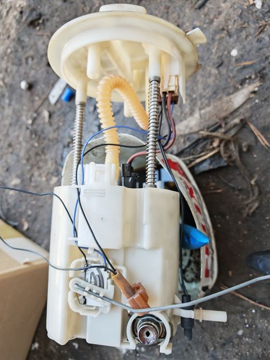 Продам бензонасос в сборе Nissan Juke