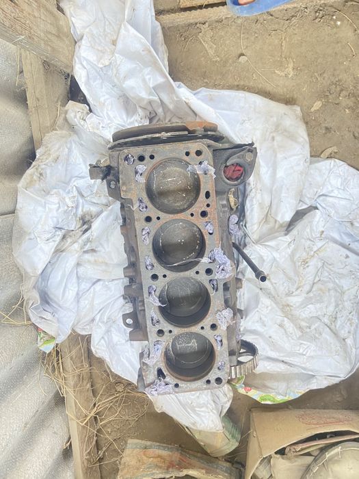 Блок двигателя  от гольф 2-3 1.8 Торг