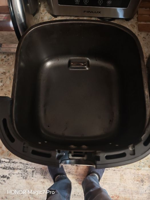 Продавам еърфраер 8 литра