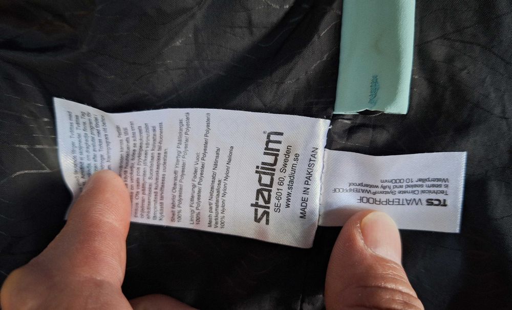 Jacheta Waterproof Everest, 10000mm în foarte bune condiții.