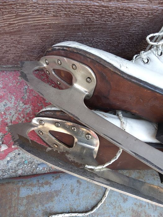 Продам коньки фигурные