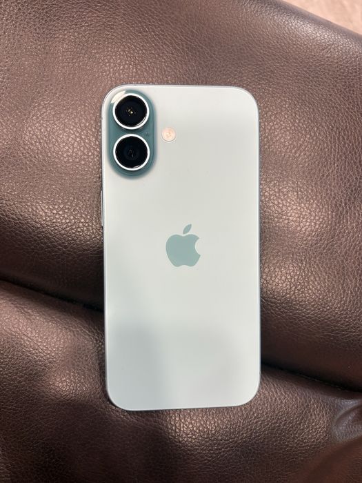 Iphone 16 . 128 gb .Amanet maxi grand . 4 cicluri de incarcare .