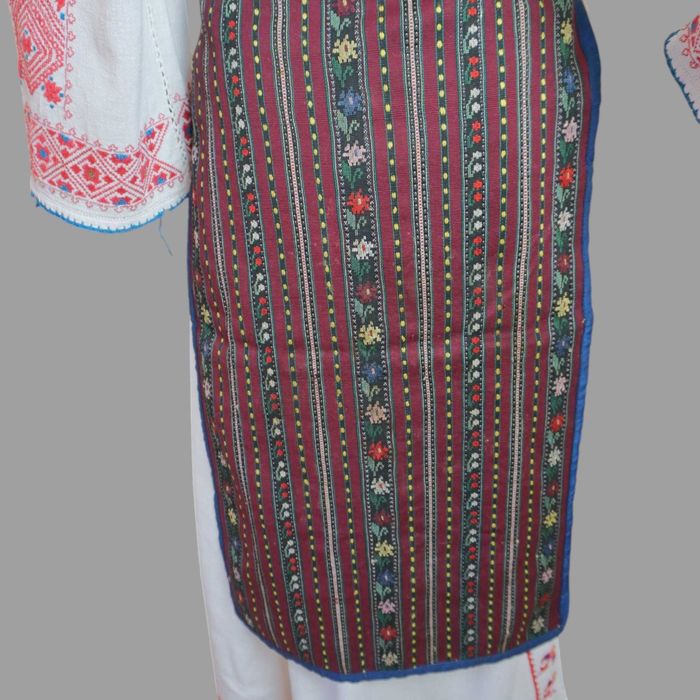 Costum popular oltenesc vechi cu ie cusuta manual , masura S-M