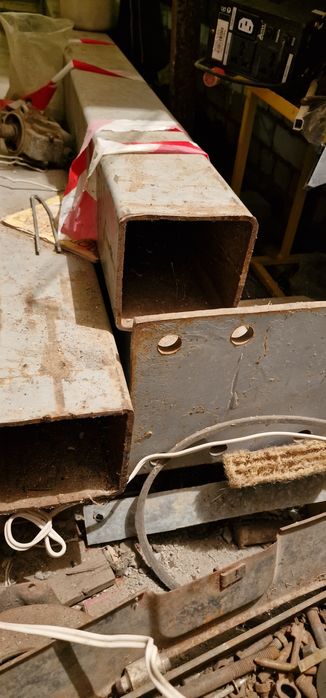 Продам квадратные трубы на стойки