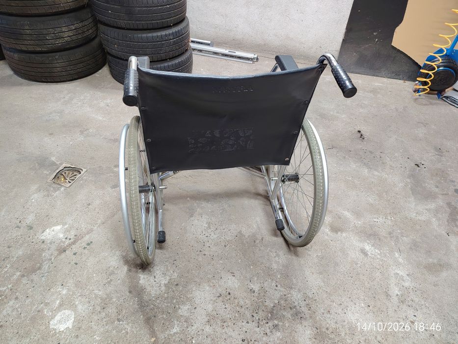 Scaun cu rotile pentru persoane cu dizabilități