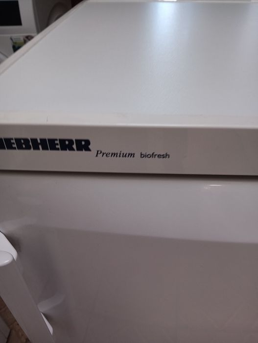Малък хладилник фреш зона Liebherr с две години гаранция!