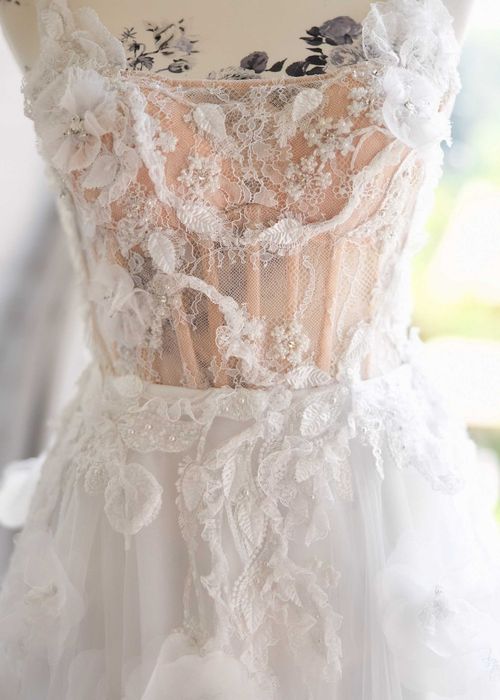 Rochie de miriasa by Ioana Călin cu trena detasabila si voal lung, corset si crăpătura pe picior