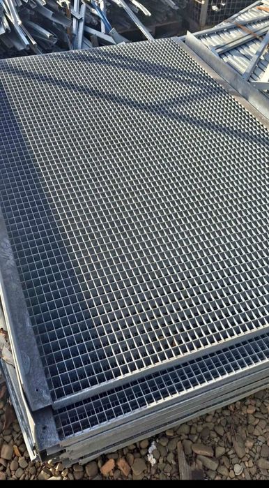 Grătare zincate la diferite dimensiuni debitam la dimensiunea dorită d