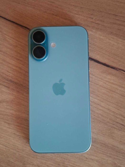 Продавам iPhone 16, 128 GB