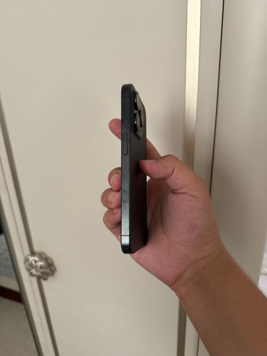 Iphone 15pro черный