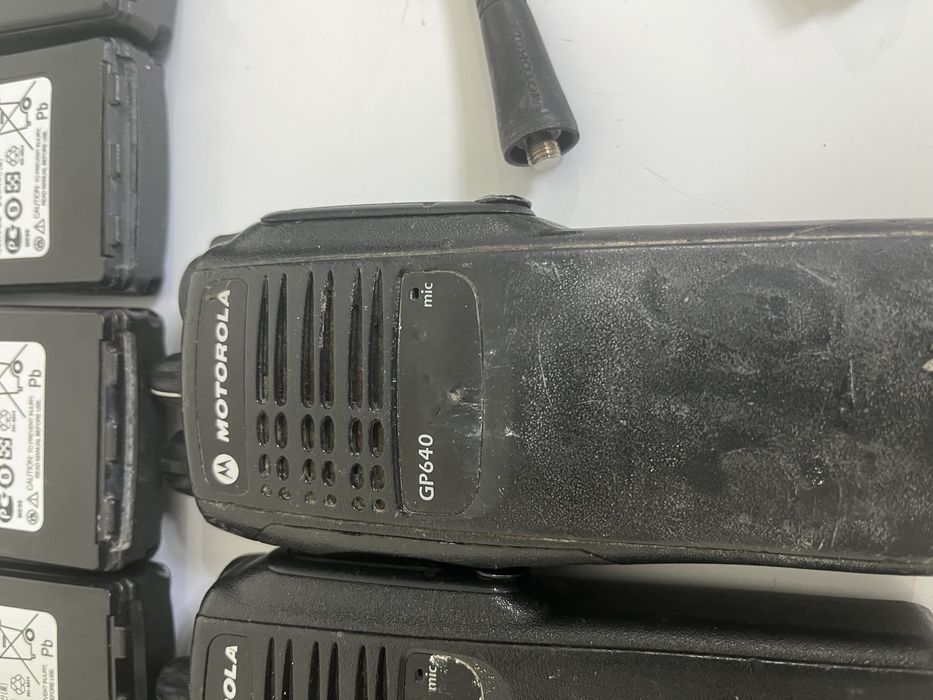 Рация motorola в комплекте с зарядными устройствами
