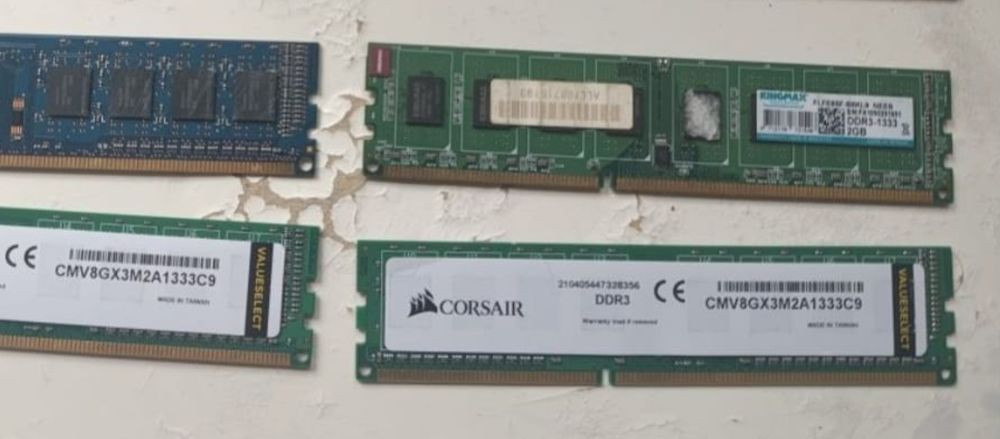 memorii RAM  DDR3 , 2 GB.( 20lei /3 bucăți), transport 4,99 lei!!!