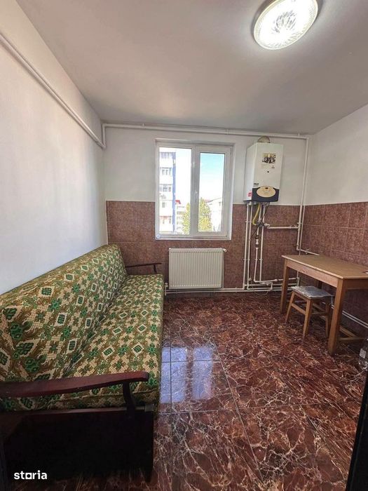 De vanzare apartament cu 4 camere, ultracentral, pret 85.000 euro