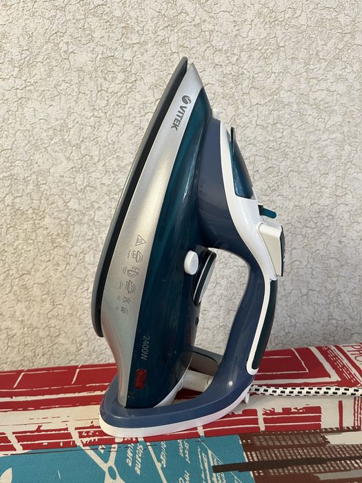 Продам утюг.        .