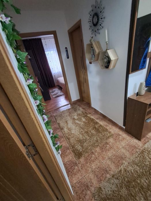 3 camere ultracentral ,2 băi , 2balcoane-lângă piață