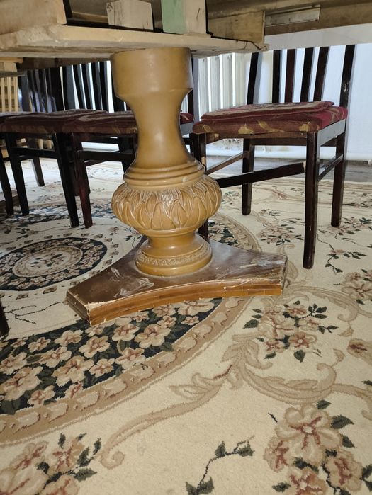 Продам стол  для гостиной