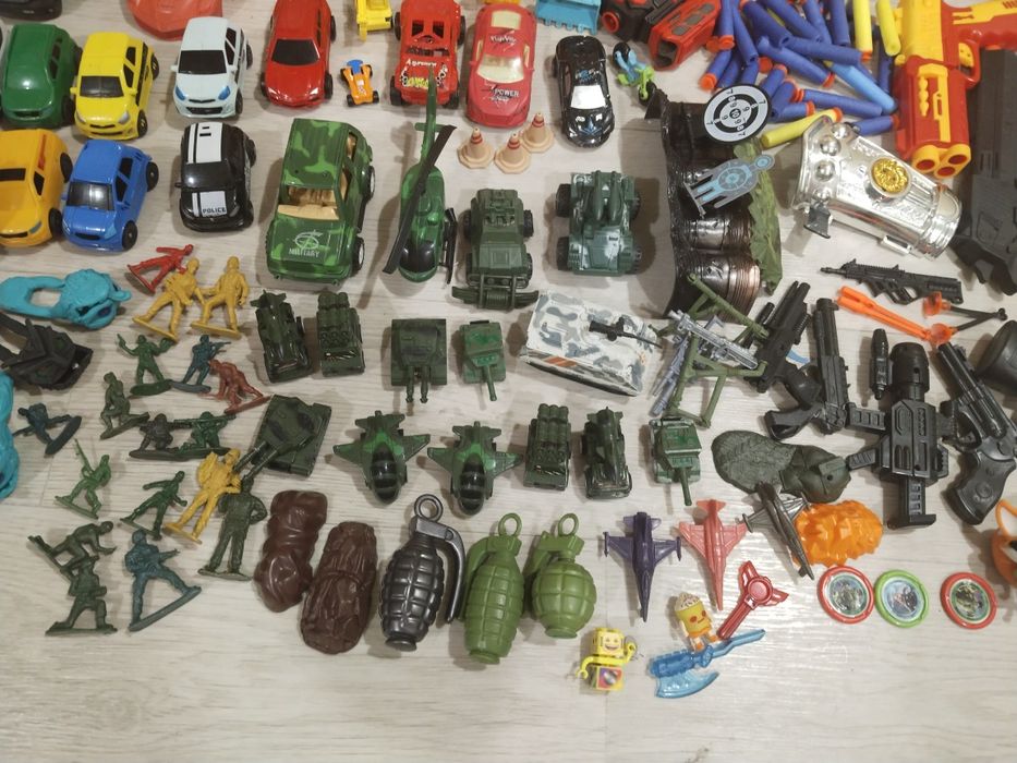 Много игрушек для мальчика. Всё вместе.