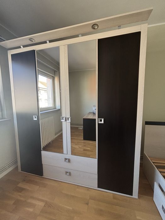 Vand  mobilier stare foarte buna