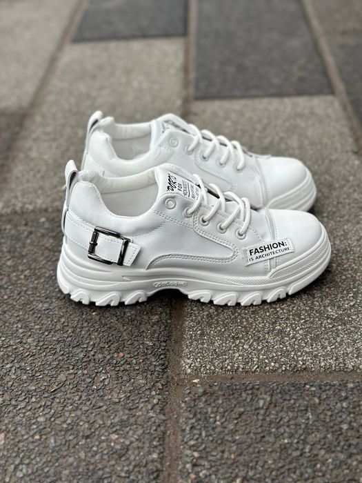 Белоснежные кросы тренд 2024