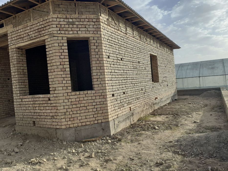 Uy sotiladi Yangiyolda mingboytepada