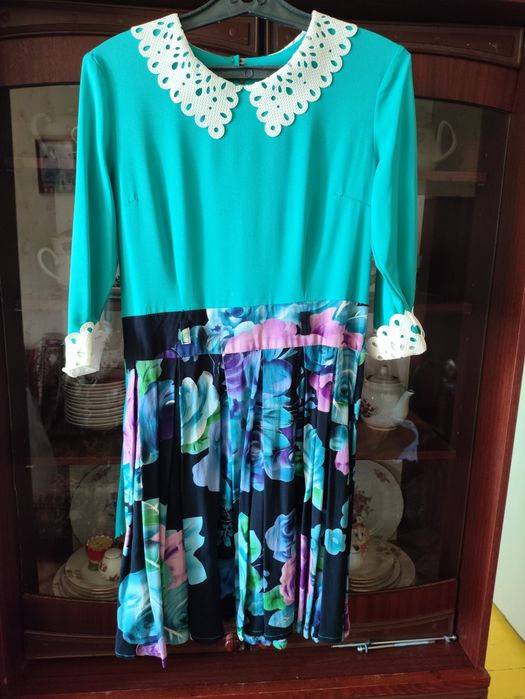 Продам женские платья.