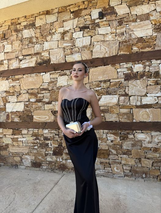 Официална черна сатенена рокля