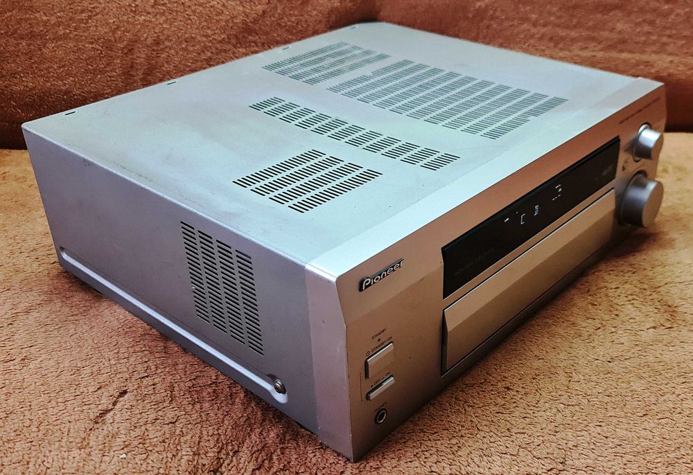 Pioneer VSX-D711 putere 2X100W sau 5X100W pe 8Ohm DEFECT