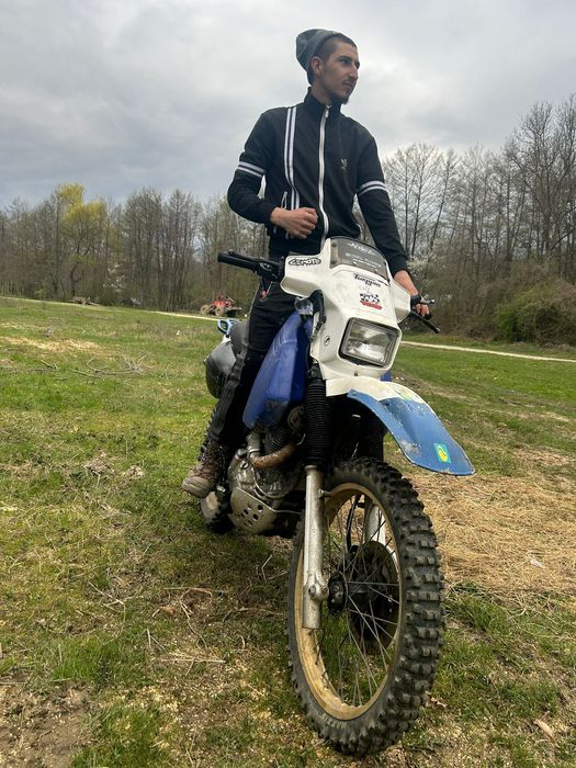 Vând motocicletă de teren Suzuki dr650