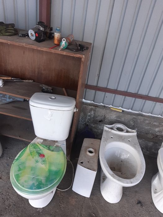 Унитаз бу рабочом сос