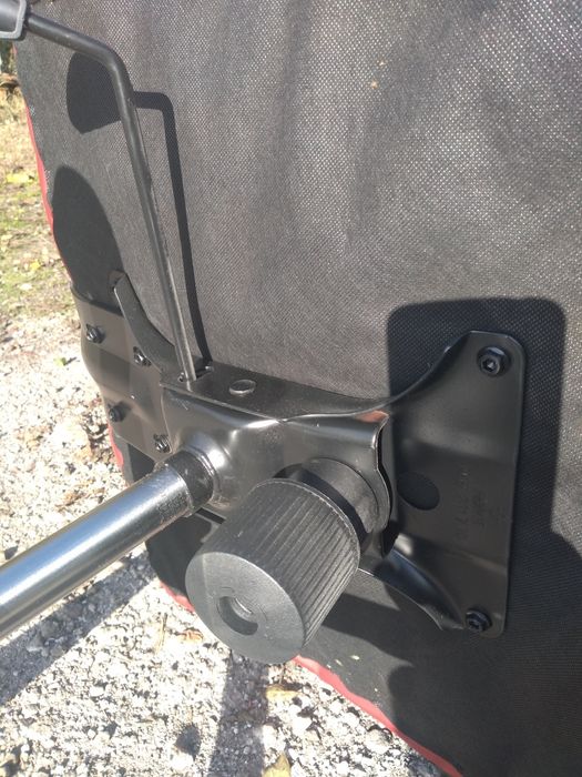 Голям удобен офис стол за претапицирание .