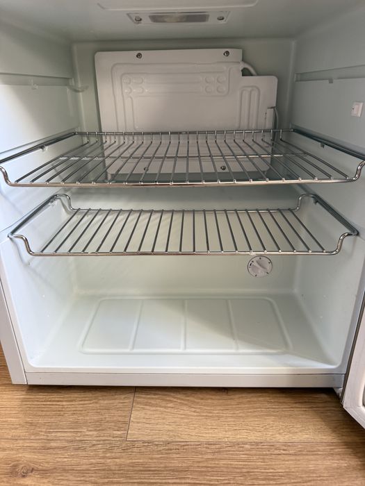 Хладилна Витрина 47L