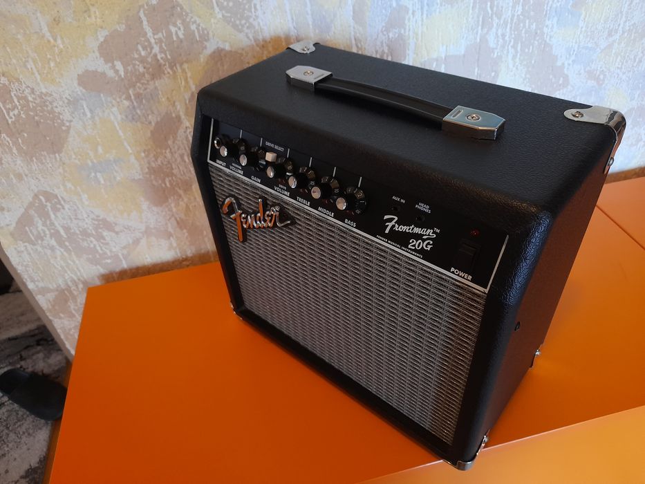ПРОДАВА СЕ! Китарен Усилвател FENDER FRONTMAN 20G в безупречно състояние.