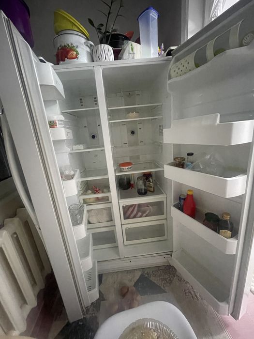 Продаем не рабочий холодильник!!