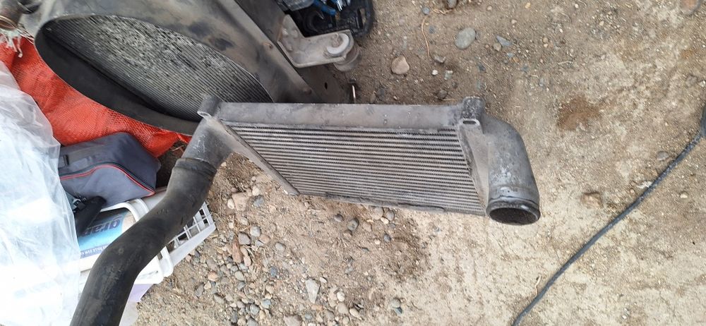 Продам радиатор и интеркуллерна Автобус