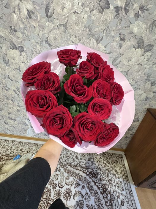 15штук красных роз