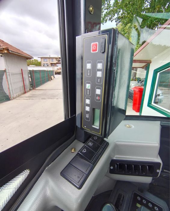 Багер Kubota Shantui