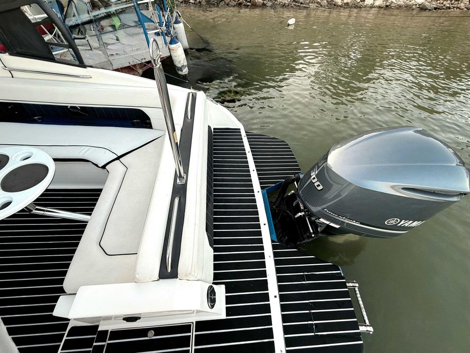 Rinker Q5.Yamaha 300cp.Tower black