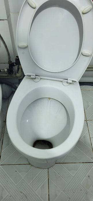 Продам унитаз почти новый, без бочка