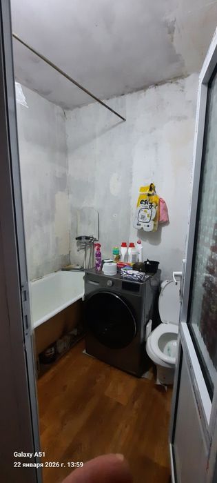 Продается 2х ком квартира в Чирчике 4 мкн 1 этаж не долеко от дороги