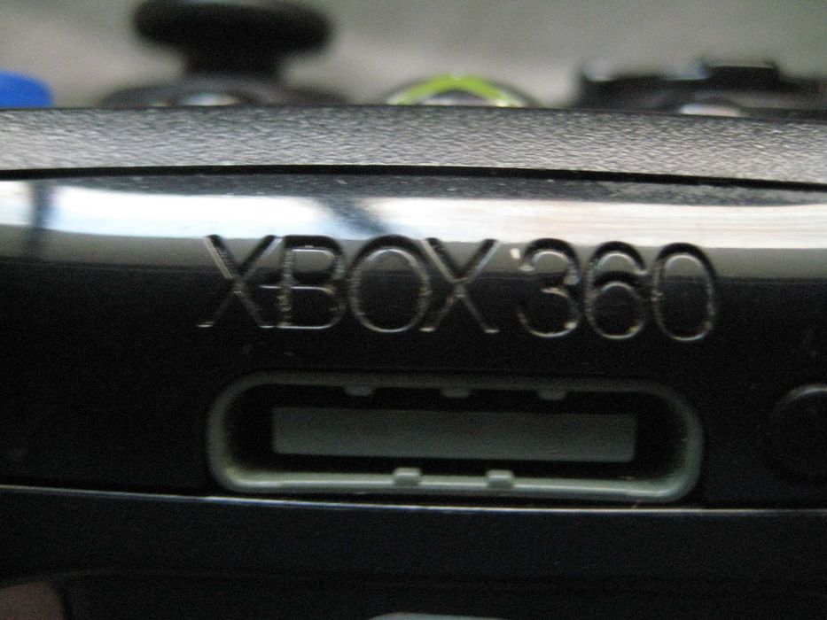 Продавам оригинален контролер за XBOX 360