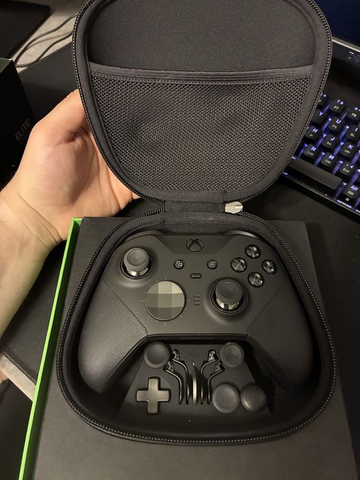Xbox Elite Controller Series 2 пълен комплект като нов