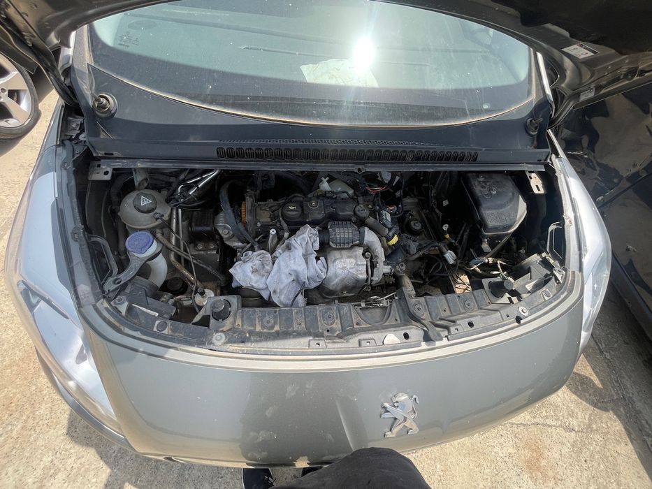 Dezmembrez Peugeot 3008 2014 1.6 HDI
